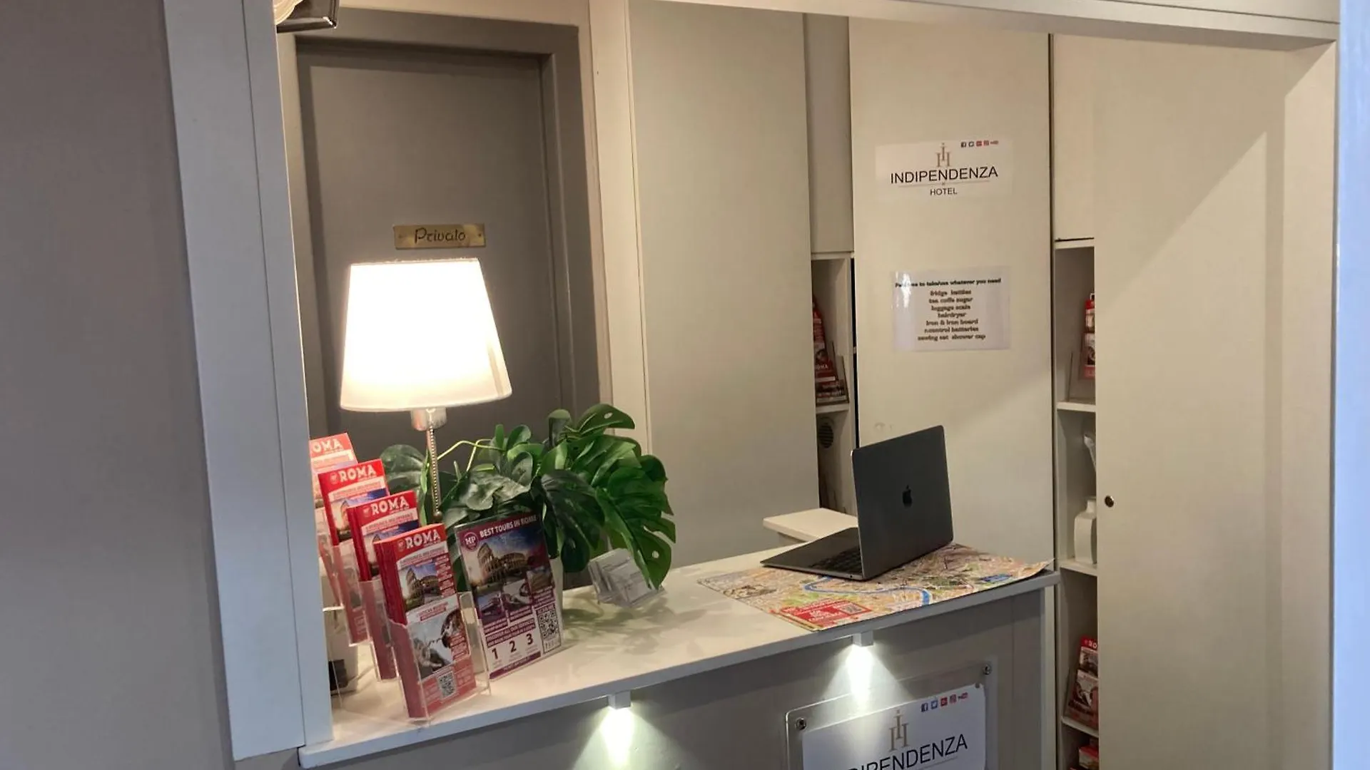 Hotel Indipendenza Rzym 0*,