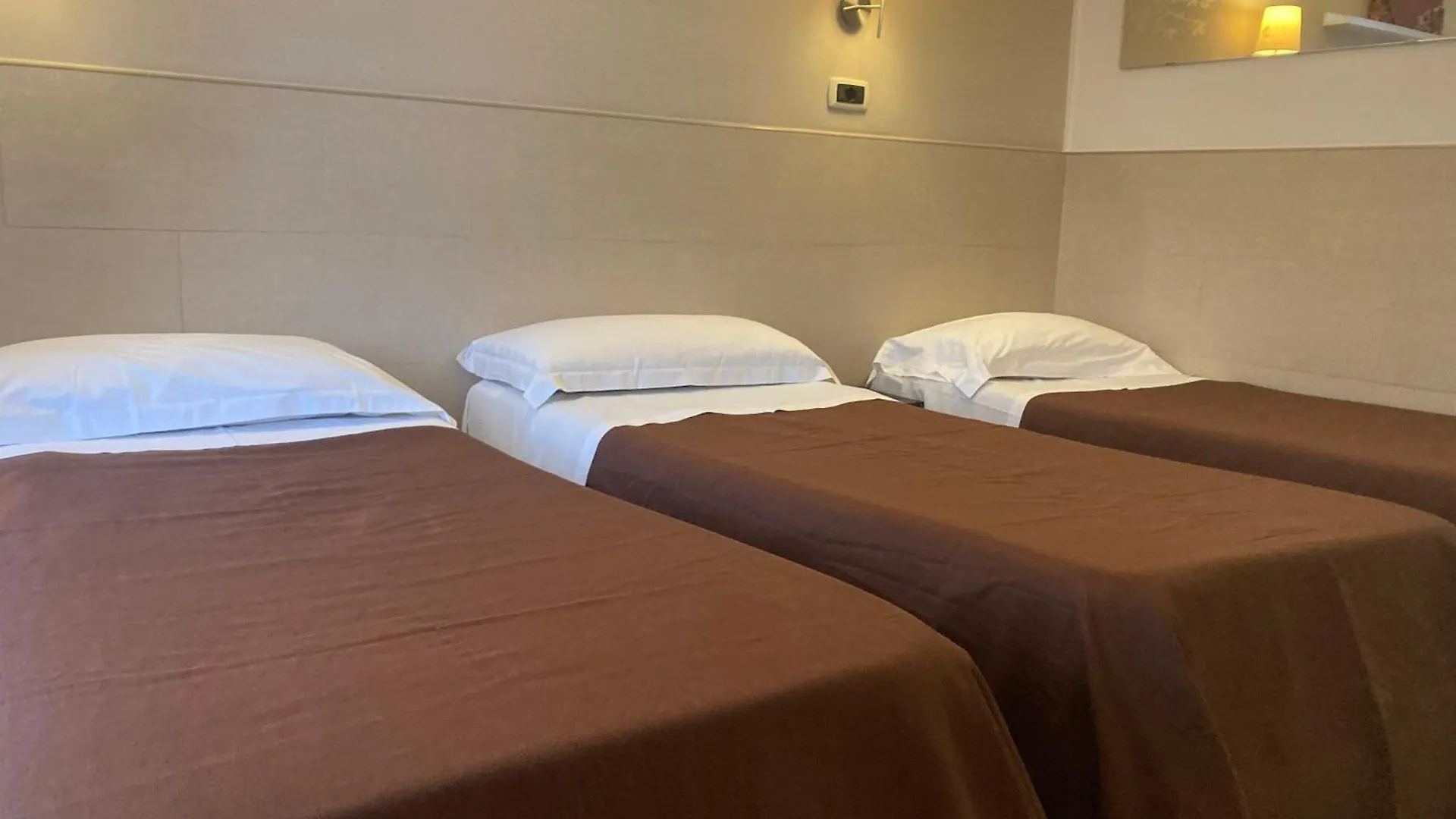 Hotel Indipendenza Róma 0*,  Olaszország